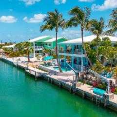 Maison Grand Blue Arenas with Minigolf Canal and Game Room