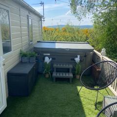 Otters Rural Retreat - Private Hot-Tub & Free Golf for guests included
