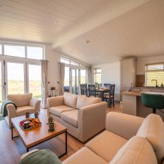 Countryside Lodge Retreat On Golf Course