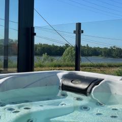 Jacuzzi et Vue sur Loire - Maison d'hôtes L'Odyssée