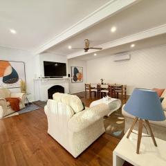Capelink Beach House-Atop Prestigious Oliver's Hill