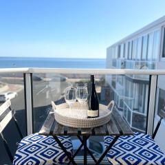 Beachside retreat with ocean views in Glenelg