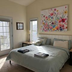 Maple Lawn Gem -sunny townhouse 3 bedrooms