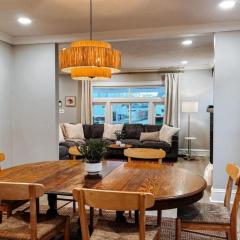 Large 4 Bedroom Recently Renovated With Hot Tub