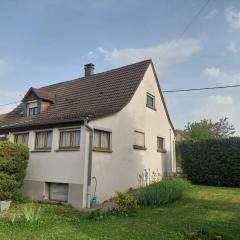 Maison spacieuse à Sainte-Croix-en-Plaine avec jardin