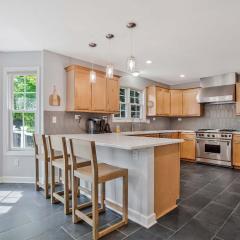 Beautiful 4BR - Walking Distance to Stadium