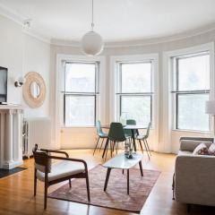 Stylish Bright 1 BDR Close to Fenway Park