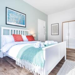 Number 28 - Stylish Town House - 5 bedrooms ALL en suite