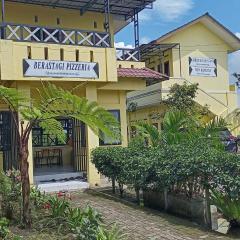 Berastagi Mountain View Homestay & Pizzeria