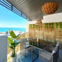 Alkan Suites con terraza en 1º linea de playa y piscina