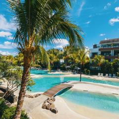 Luxury Apt - Stunning Pool View - Beaches 2 min