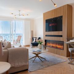 Stunning modern space with harbour views & free parking