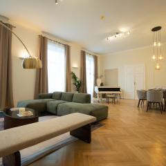 Chic 180m 3BR Apt near Parliament, Self Check-in