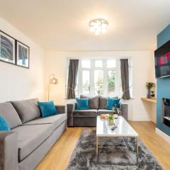 Luxury 5 Bed House With Parking