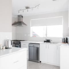 Spacious 5-bed house opposite Golf Course