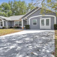 Entire House with Hot Tub Close to Orlando Disney and Beach