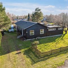 Cozy Cottage Only 500 M From The Sea