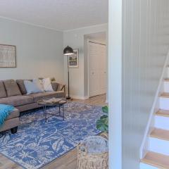 Coastal Cottage 1/2 mile from Covington Square