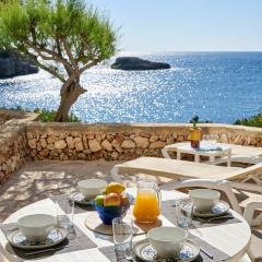 Sea frontline Apartment 'Faraona'. Pool. WIFI