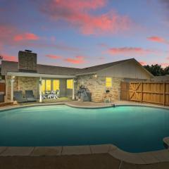 Modern & Chic 4BD,2BA - Pool, Hot Tub, BBQ Grill