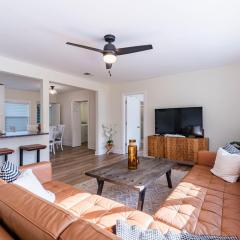 Clearwater Hideaway w Huge Lap POOL 7 min to BEACH