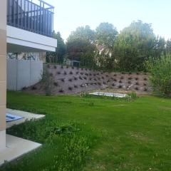 Chambre d'hôte, dans 4 pièces , avec terasse, jardin