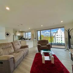 High-rise CBD Luxury Apartment