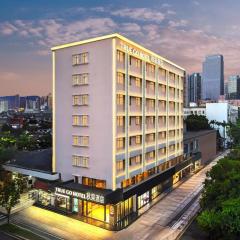 Shenzhen Futian Huaqiang North Qiuguo Hotel