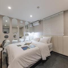 Hotel Yellow