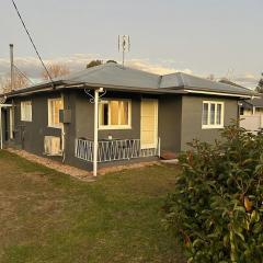 Denham Cottage - Quart Pot Creek