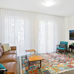 Modern East Melbourne 2-Bed Apartment with Parking