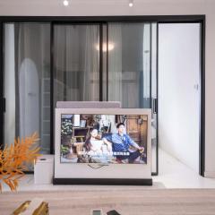 Cloudlike Serenity-Family Apartment in Central Shanghai
