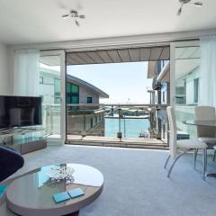 Jibe Ho - Beautiful Spacious Apartment with Harbour Views