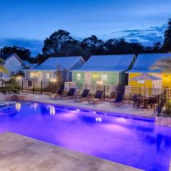 Updated Cottage in Heart of Town Park & Walk