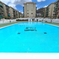 SUN APARTMENT - 3 bedrooms, priv parking, pool, AC, tv channels, fibre net
