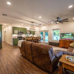 Brazos River Escape, Hot Tub, Indoor Pickleball, Firepit, Fishing, Kayaking, Nature Trail