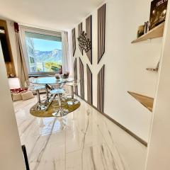 13 Lake View, Family central modern app