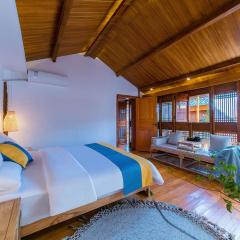 Lijiang half yard hotel