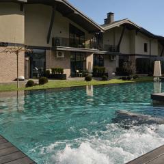 Twins Hotel & Spa
