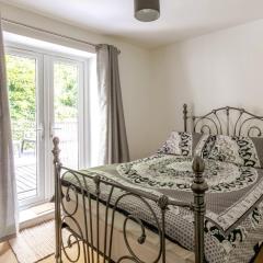 Stylish 2BD Family Hideaway in Dover