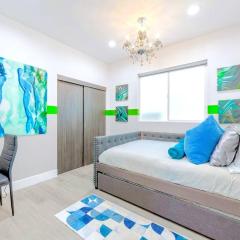 E- Classy NoHo Oasis 2-Units, U-Studios 15m