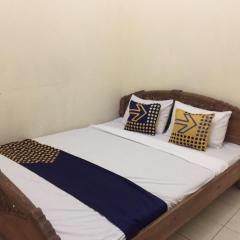 SPOT ON 94042 Homestay Rungkut Syariah