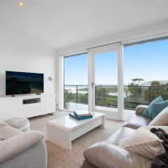 Spacious Oceanview Escape with Pool and Cabana