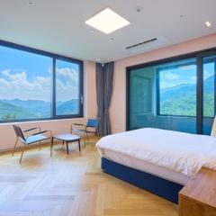 Romyzian Garden Mountain House