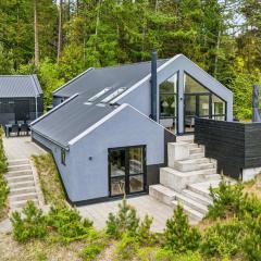 Unique Holiday Home With Large Activity Room At Femmøller