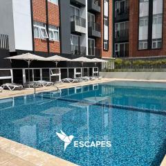 Luxury 2-3BR Apartments - King Bed, Pool, Gym & Free Parking