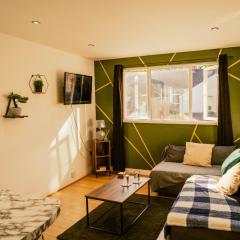 Modern 4 Bed Apartment - Cardiff City Centre - Free Parking