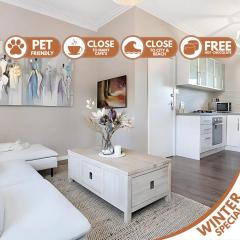 Luxe Newly Renovated 2 Bed Unit - WALK TO BEACH