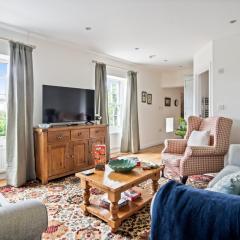 Central Brockenhurst flat near pubs & trails