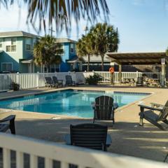 SaltyWaves CozyCottage CloseToBeach SharedPool Pets GamesGrill